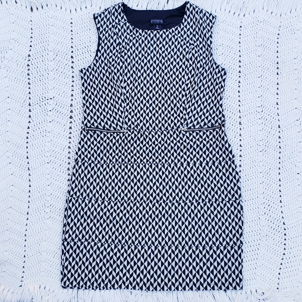 Geometric houndstooth patterned sweater dress